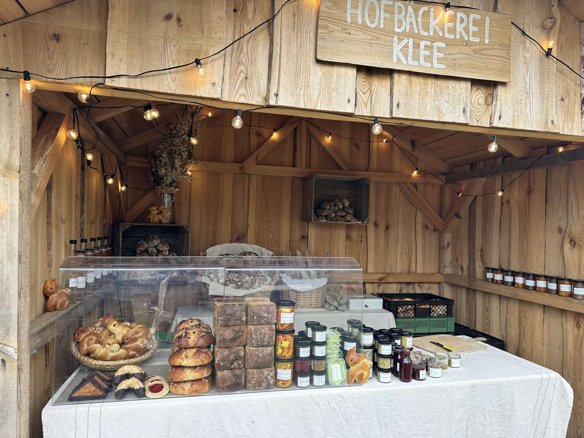 Verkaufsstand mit Produkten